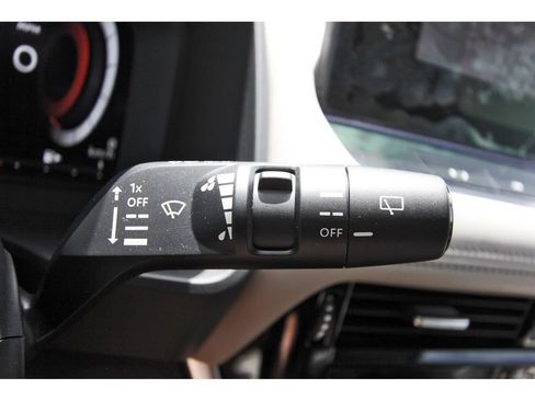 Used 2025 Nissan Rogue SL w/ SL Premium Package FWD image 21