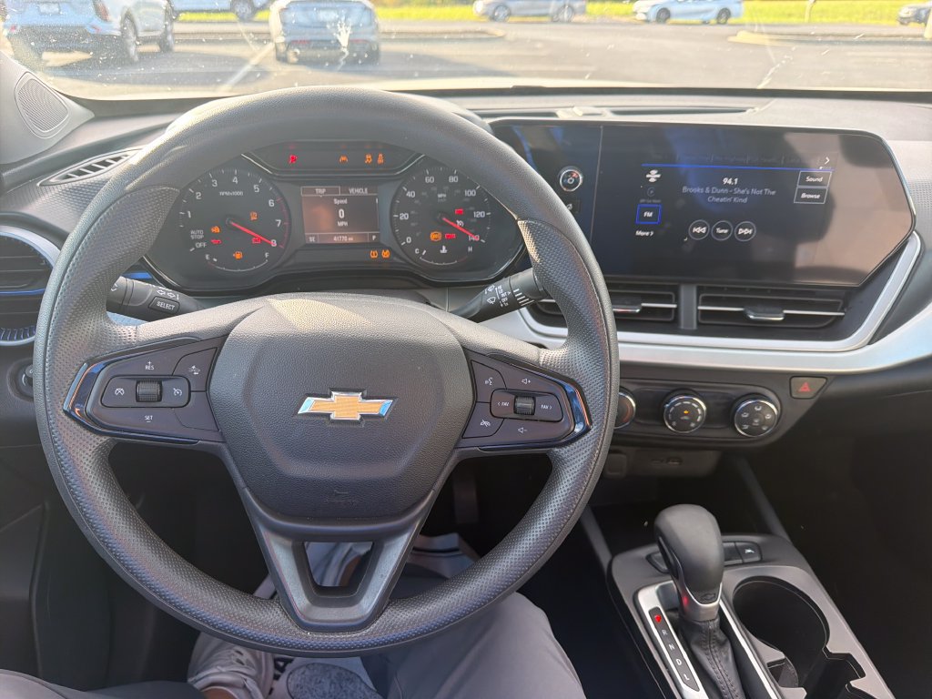 Used 2025 Chevrolet Trax LS FWD image 16