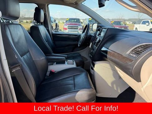 Used 2013 Chrysler Town & Country Touring image 22