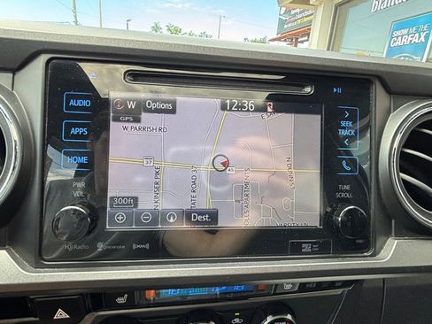 Used 2017 Toyota Tacoma TRD Off-Road w/ Premium & Technology Package image 25