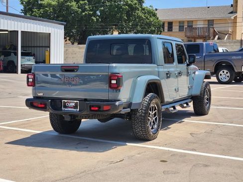 Used 2024 Jeep Gladiator Rubicon AWD/4WD image 13