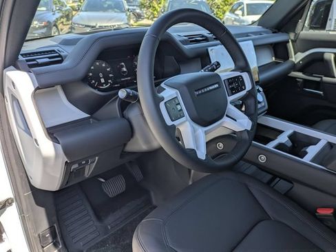 Used 2026 Land Rover Defender 110 X-Dynamic SE AWD/4WD image 13