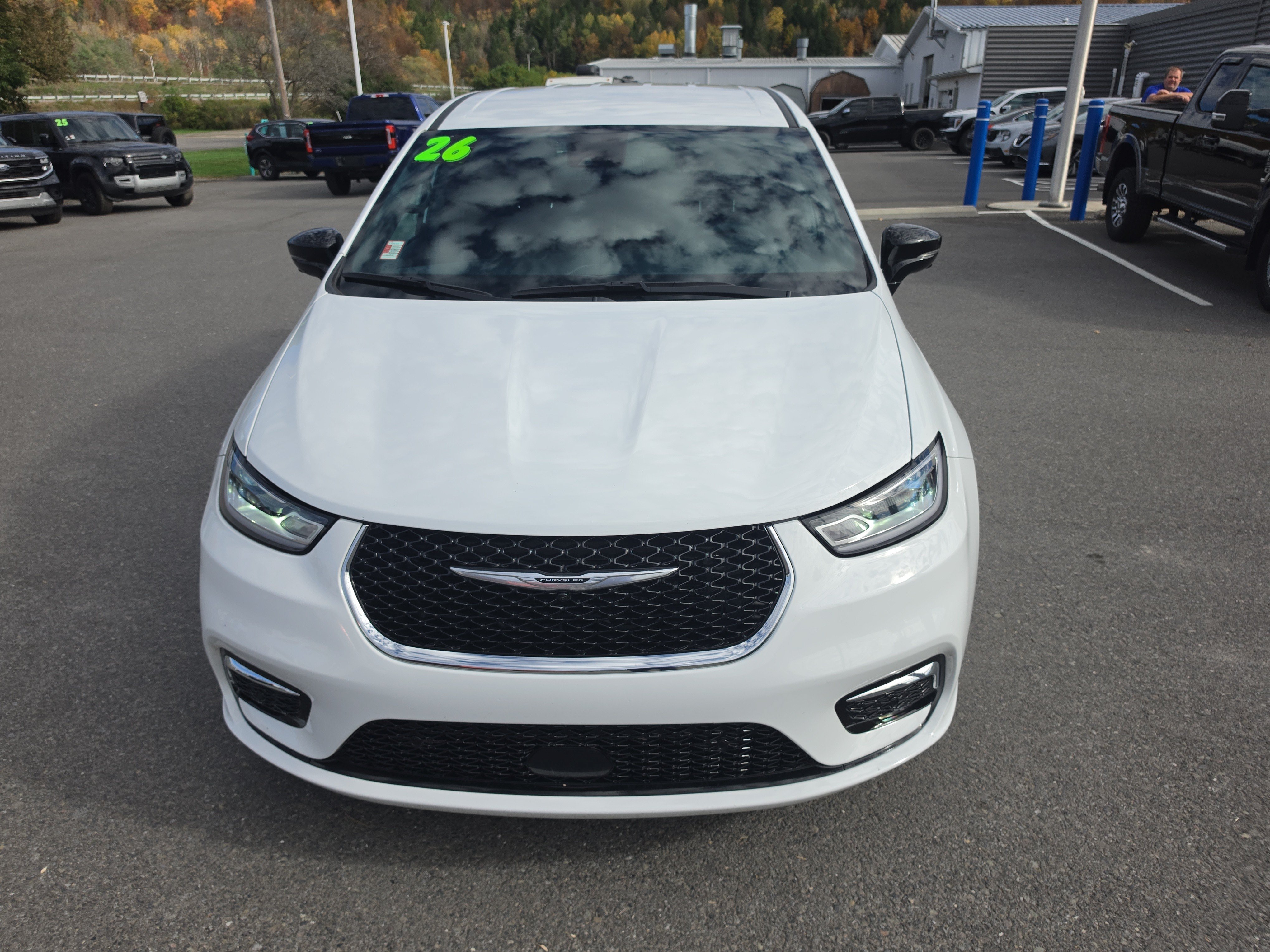 Used 2026 Chrysler Pacifica Select FWD image 9