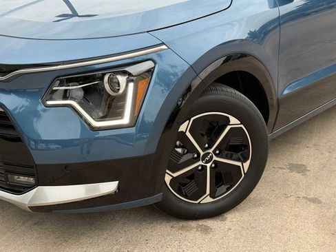 Certified 2026 Kia Niro FWD image 3