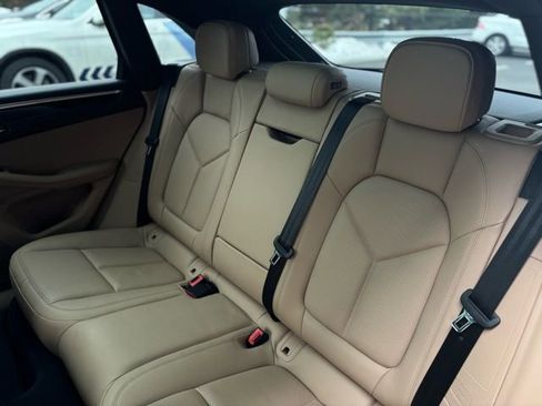 Used 2023 Porsche Macan image 25