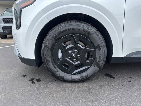 New 2026 Kia Carnival LX image 13