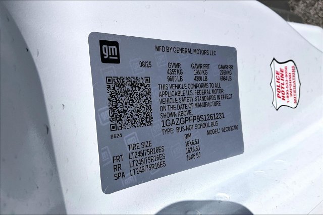 Used 2025 Chevrolet Express 3500 LT w/ LT Preferred Equipment Group RWD image 18