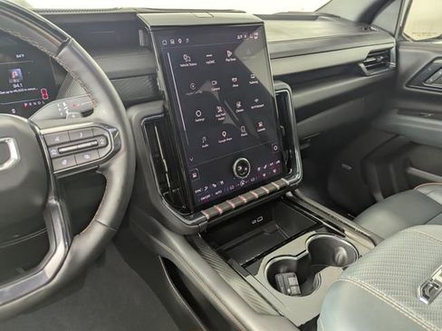 Used 2025 GMC Yukon XL AT4 w/ AT4 Premium Plus Package image 14