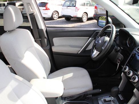 Used 2018 Subaru Forester 2.5i Premium w/ All-Weather Package AWD/4WD image 11