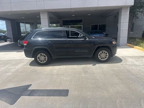 Used 2019 Jeep Grand Cherokee Laredo image 3