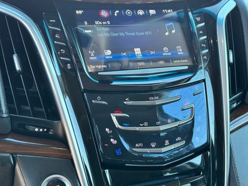 Used 2020 Cadillac Escalade ESV Luxury image 24