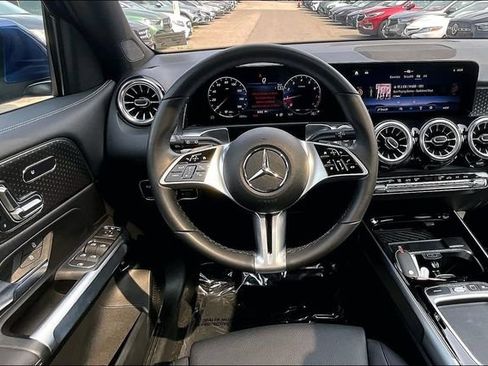 Used 2026 Mercedes-Benz GLB 250 4MATIC image 4