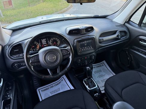 Used 2018 Jeep Renegade Altitude image 9