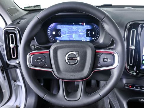 Used 2023 Volvo XC40 B5 Plus w/ Climate Package AWD/4WD image 9