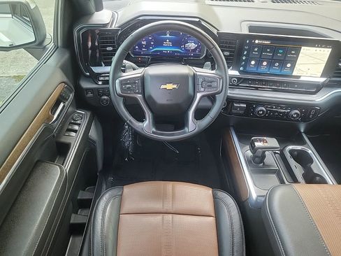Used 2024 Chevrolet Silverado 1500 High Country w/ Technology Package AWD/4WD image 16