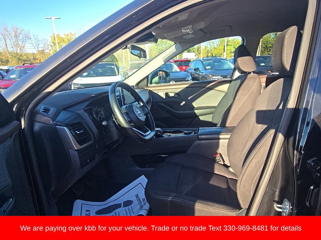 Used 2023 Nissan Rogue S AWD/4WD image 9