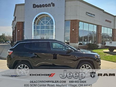 Used 2023 Jeep Compass Latitude AWD/4WD image 1