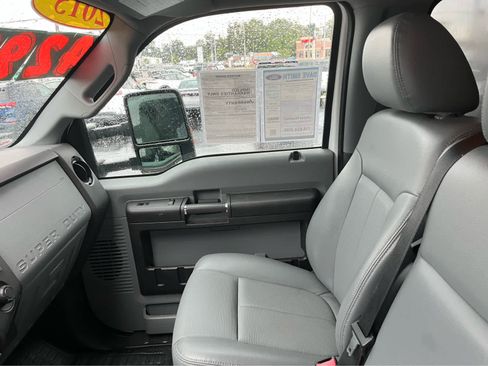 Used 2015 Ford F550 4x4 Regular Cab Super Duty image 33