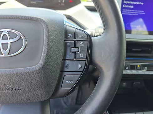 Used 2023 Toyota Prius XLE FWD image 31