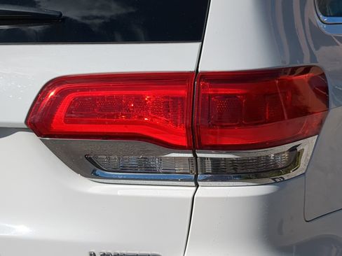 Used 2018 Jeep Grand Cherokee Limited image 37