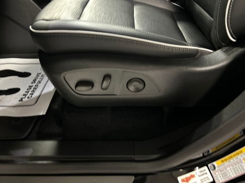 Used 2025 Buick Enclave Sport Touring image 13