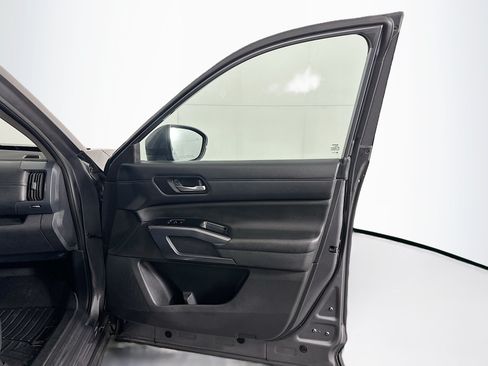Used 2023 Nissan Pathfinder SL AWD/4WD image 34