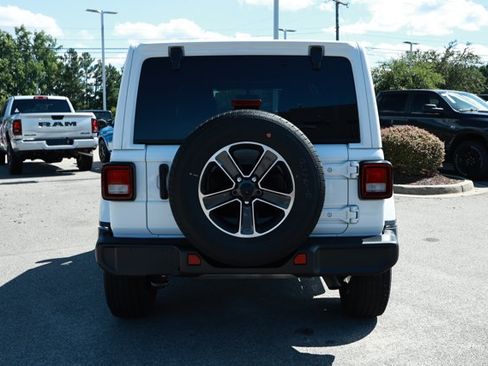Used 2023 Jeep Wrangler Unlimited Sahara AWD/4WD image 7