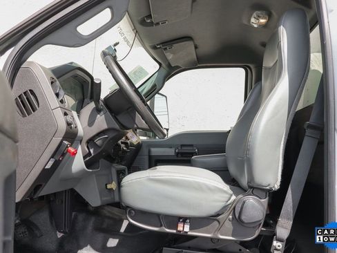 Used 2017 Ford F750 2WD Regular Cab Super Duty image 18