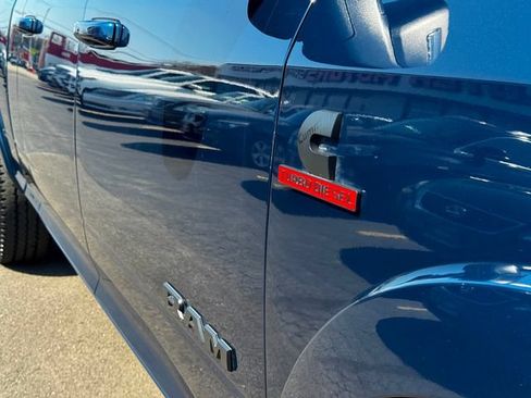Used 2024 RAM 3500 Limited AWD/4WD image 9