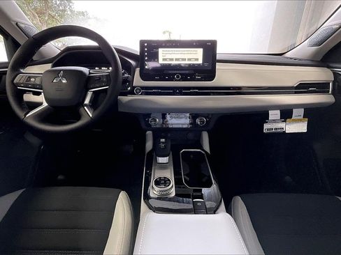 New 2026 Mitsubishi Outlander SE image 5