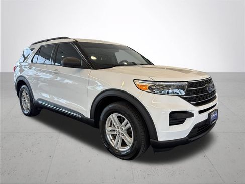 Used 2024 Ford Explorer XLT AWD/4WD image 5
