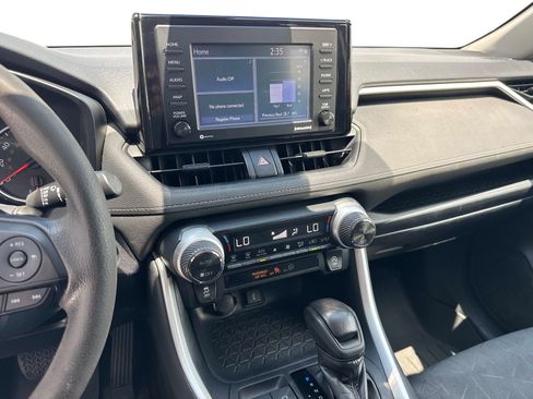 Used 2020 Toyota RAV4 XLE FWD image 25