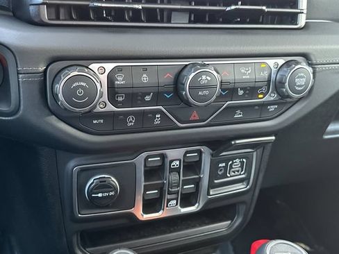 New 2026 Jeep Gladiator Sport AWD/4WD image 18
