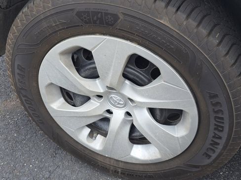 Certified 2021 Toyota RAV4 LE AWD/4WD image 18