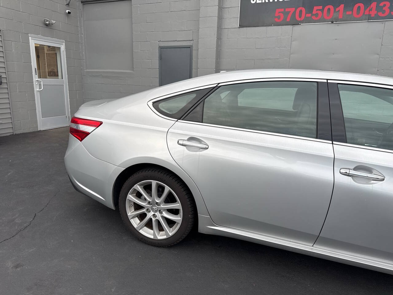 Used 2013 Toyota Avalon XLE Touring FWD image 9