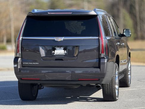 Used 2017 Cadillac Escalade Premium Luxury image 6