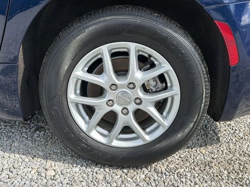 Used 2020 Chrysler Pacifica Touring-L FWD image 2