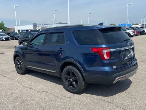 Used 2017 Ford Explorer XLT w/ Equipment Group 202A AWD/4WD image 4