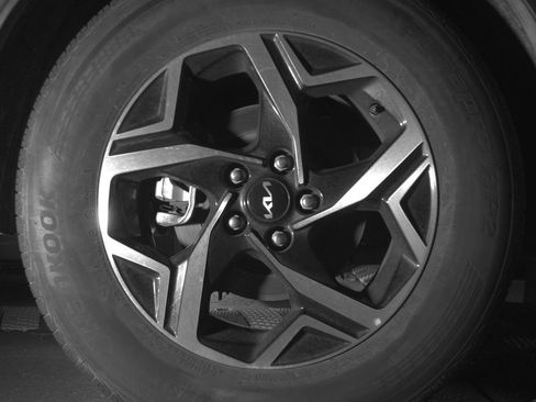 Used 2025 Kia Sportage LX FWD image 15