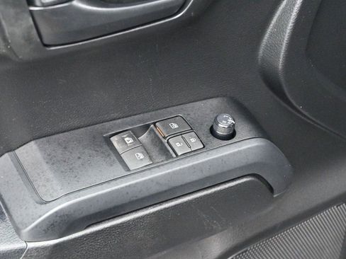 Used 2019 Toyota Tacoma SR w/ SR Convenience Package AWD/4WD image 10