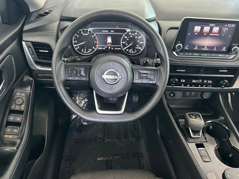 Used 2024 Nissan Rogue SV AWD/4WD image 17