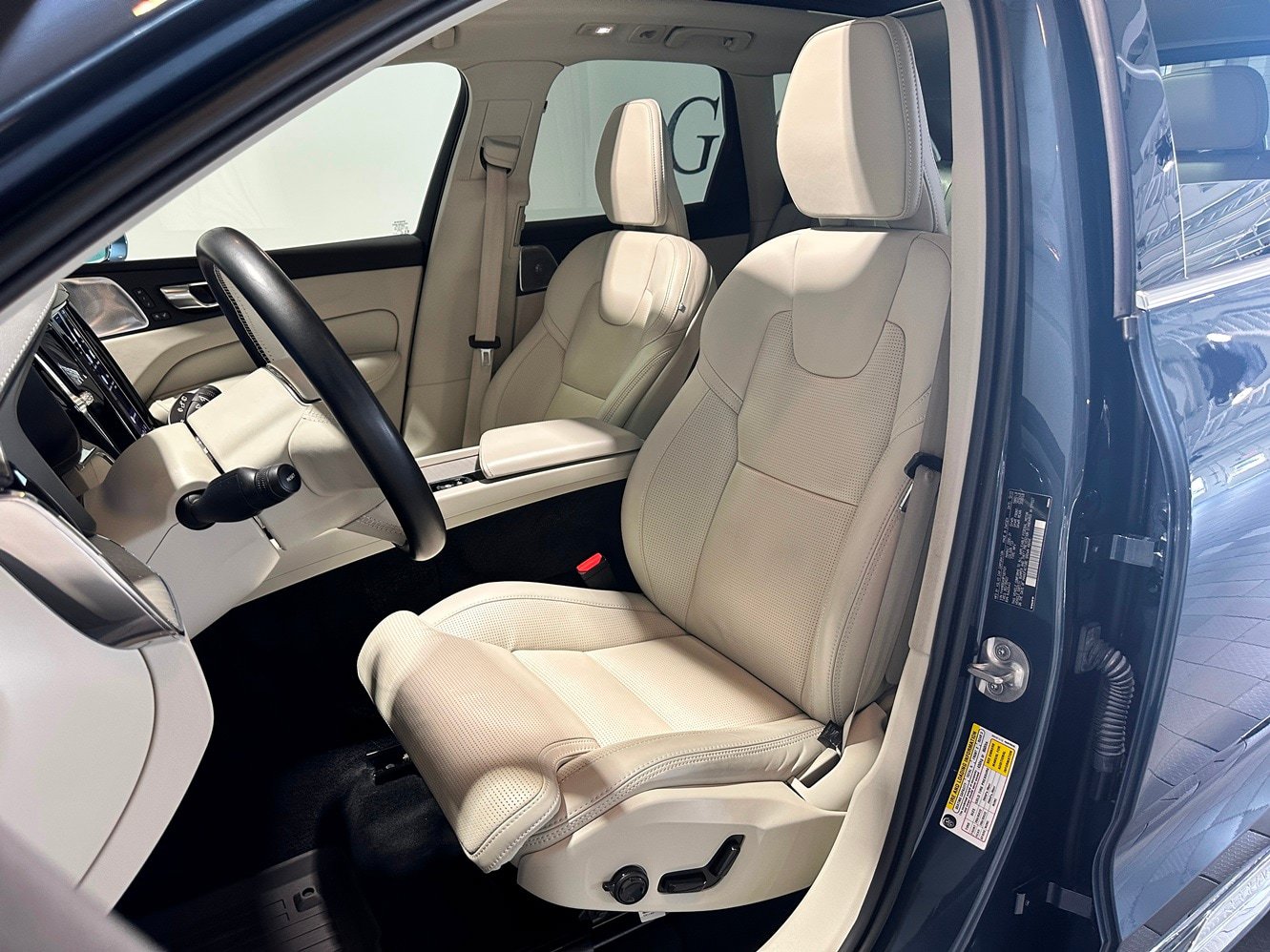 Used 2023 Volvo XC60 T8 Ultimate AWD/4WD image 16