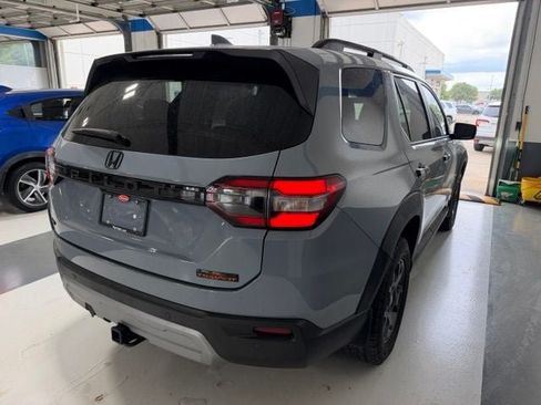 Certified 2024 Honda Pilot TrailSport image 3