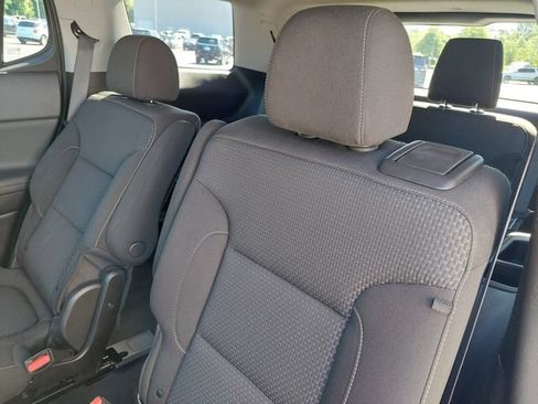 Used 2023 GMC Acadia SLE FWD image 30