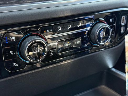 Used 2022 Chevrolet Silverado 1500 LTZ w/ Z71 Off-Road Package image 22