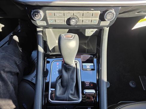 Used 2025 Jeep Compass Limited image 8