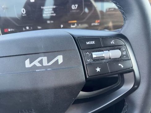 Used 2025 Kia K4 EX FWD image 33