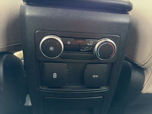 Used 2022 Ford Explorer XLT image 26