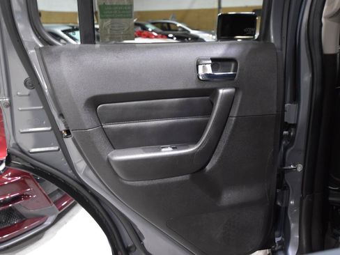 Used 2009 HUMMER H3 Luxury AWD/4WD image 26