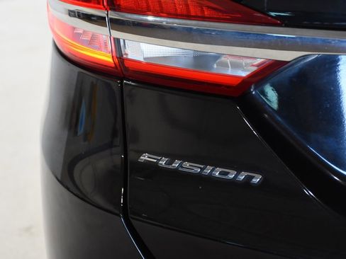 Used 2017 Ford Fusion SE w/ Fusion SE Technology Package FWD image 28